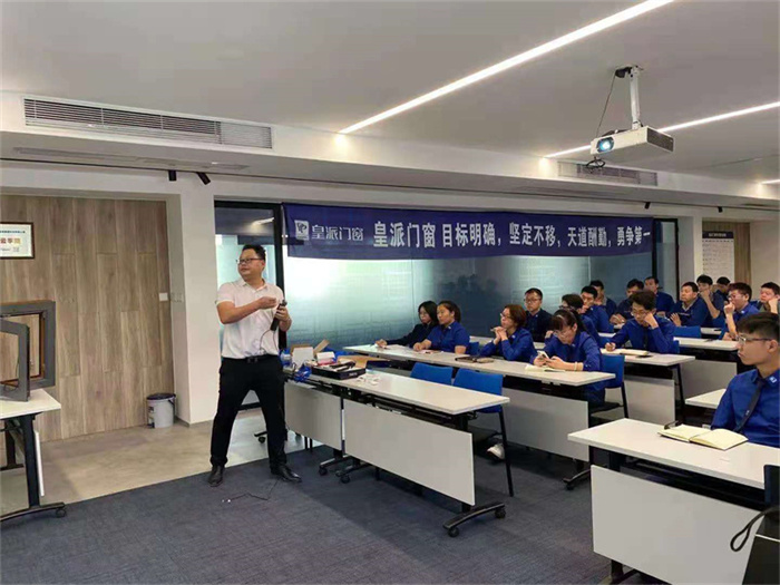 战略合作